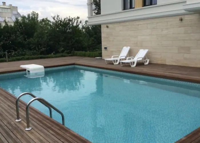 Brand New With Outdoor Swimming Pool * Warna