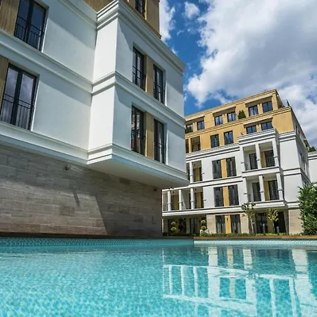 Brand New With Outdoor Swimming Pool * Warna