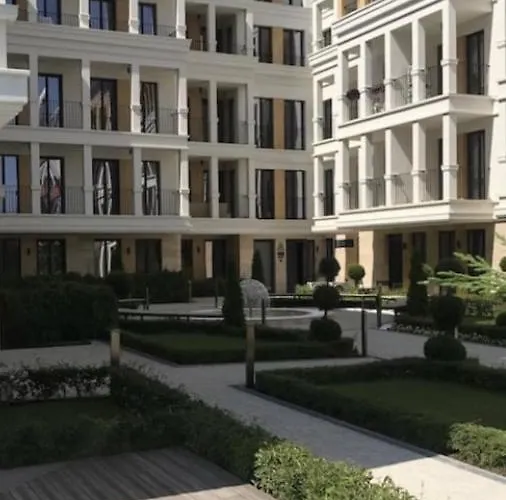 Apartamento Brand New With Outdoor Swimming Pool